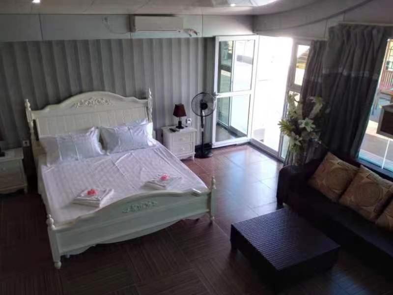 Crystal Beach Hotel Port Vila Exterior photo